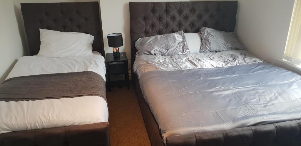 Carfax House room 3