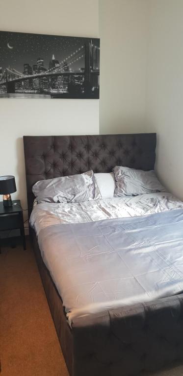 Carfax House room 4